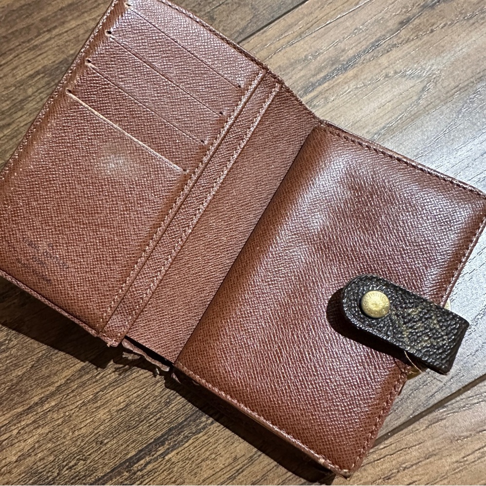 AUTHENTIC Louis Vuitton wallet. Monogram pattern. - Picture 3 of 16